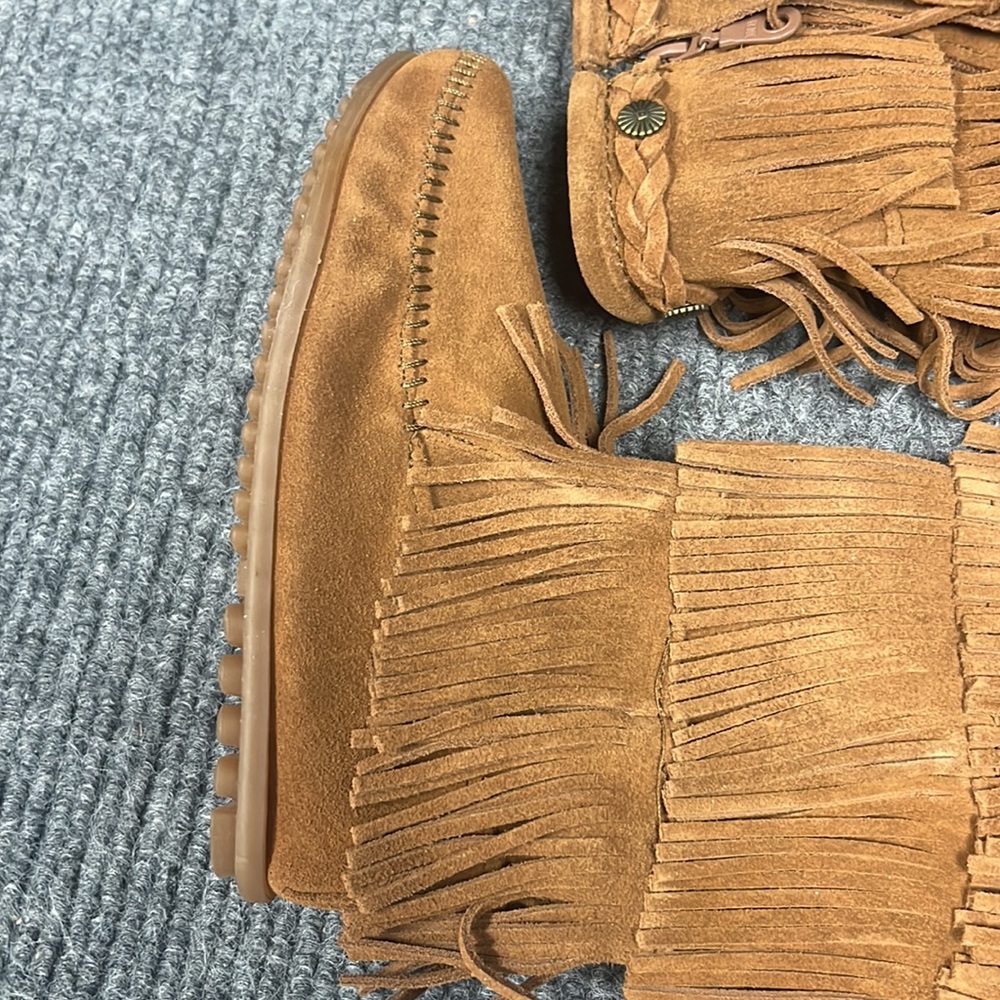 Minnetonka Women’s 5 Layered Fringe Brown Leather Boot (3165) - Picture 5 of 11